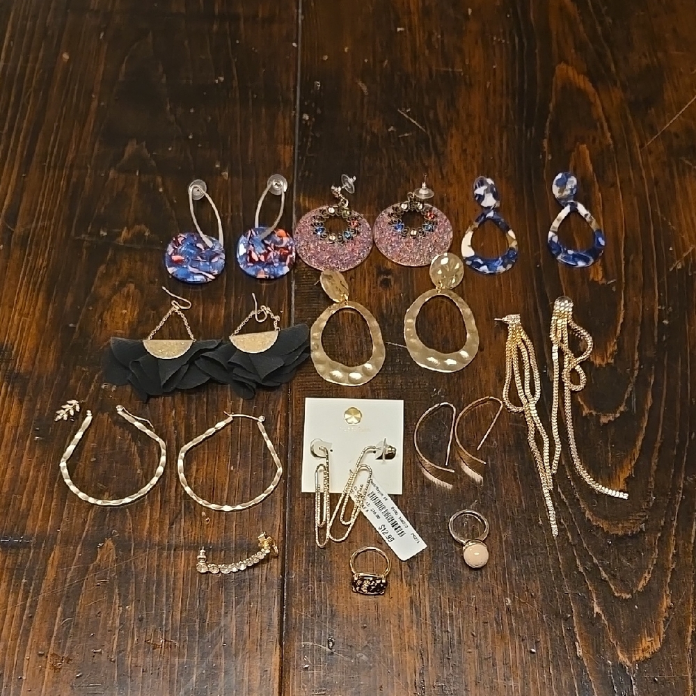 Earings assorted